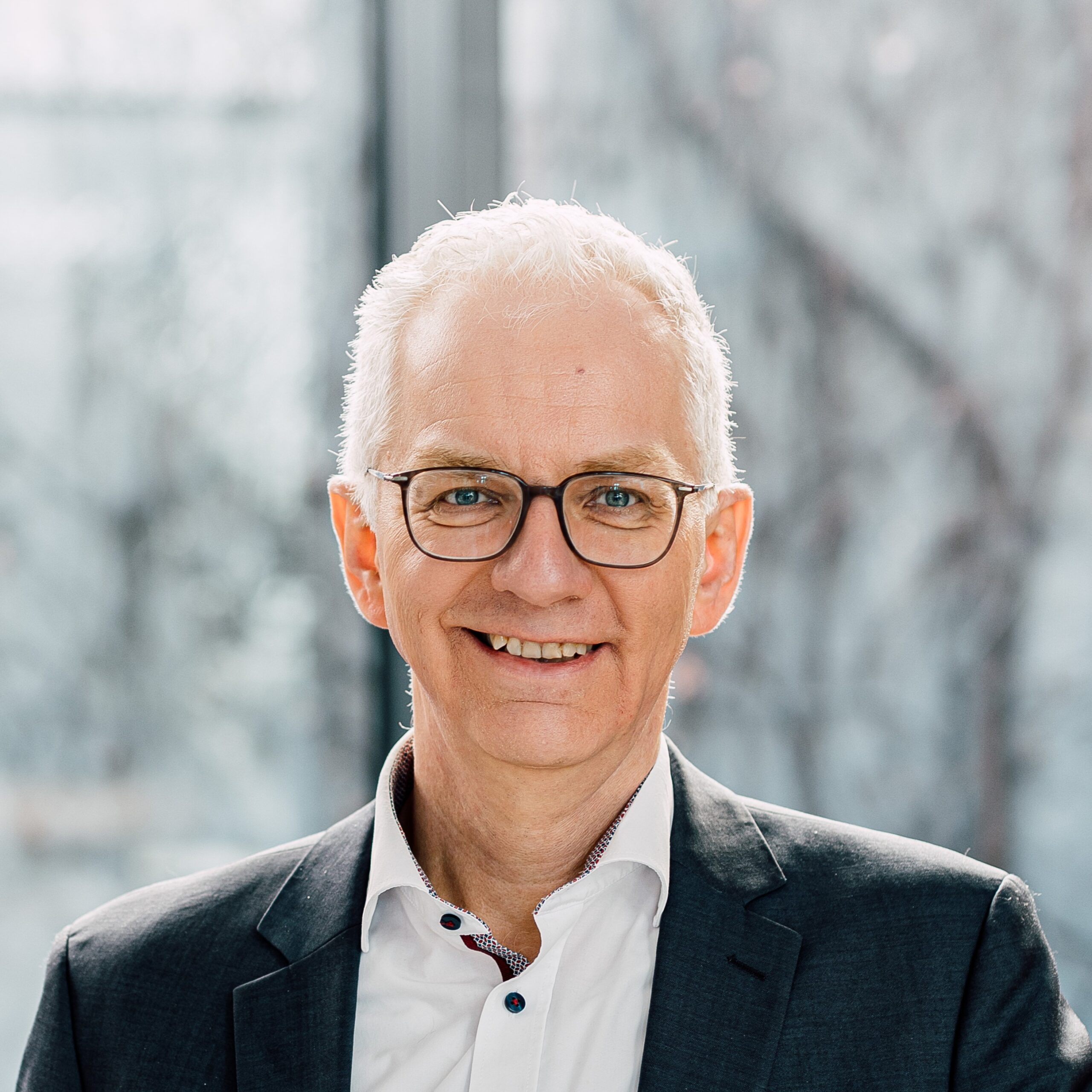 Dr. Peter Ide